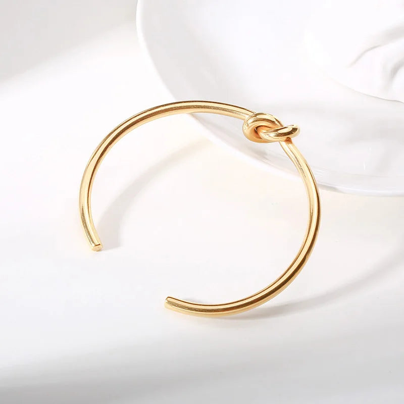 Love knot bracelet